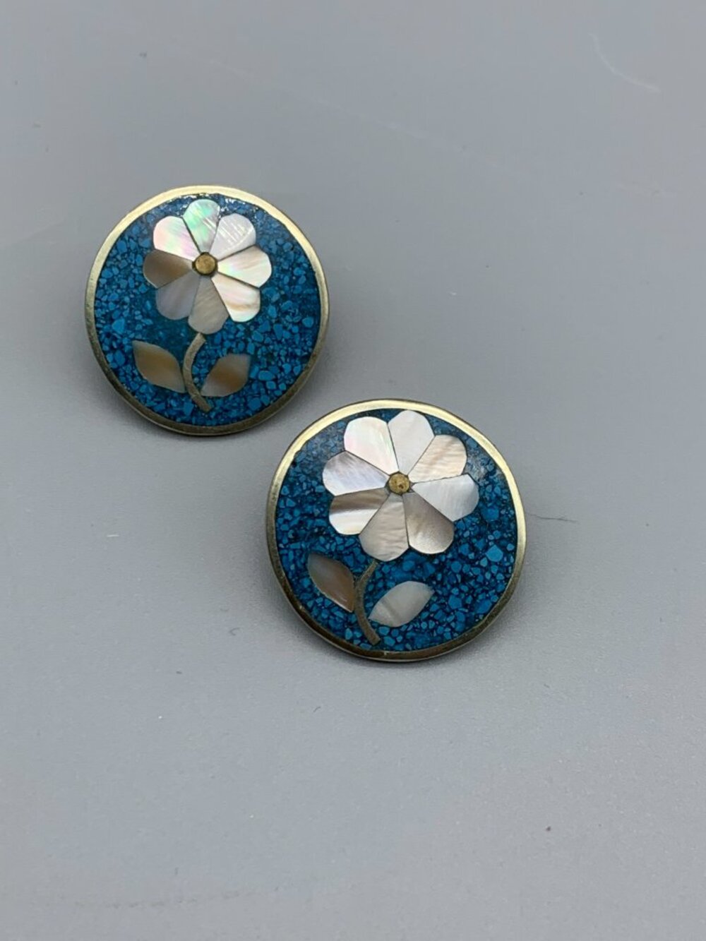 Vintage Alpaca Mexico Earrings with Crushed Turquoise & Mother-of-Pearl Mosaic - Picture 4 of 10